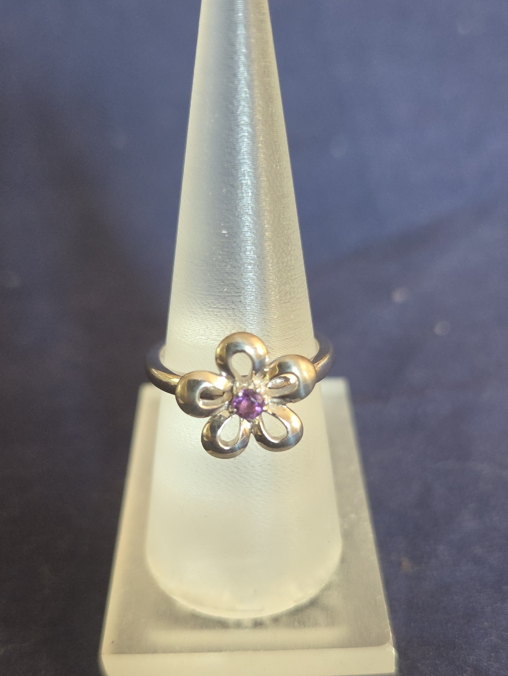 Quality Gold Silver Flower Ring with  Amythesis Gemstone